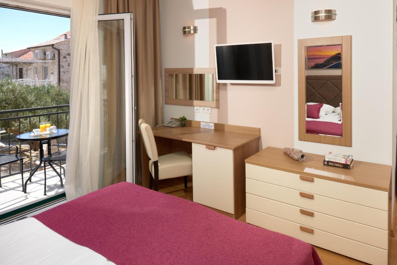 Hotel Fortuna Milna  Bagian luar foto
