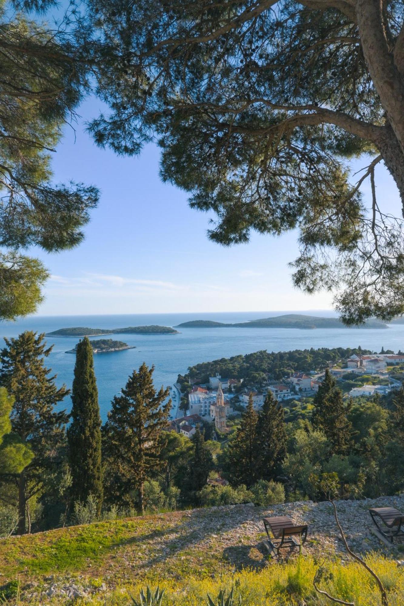 Hotel Fortuna Milna  Bagian luar foto