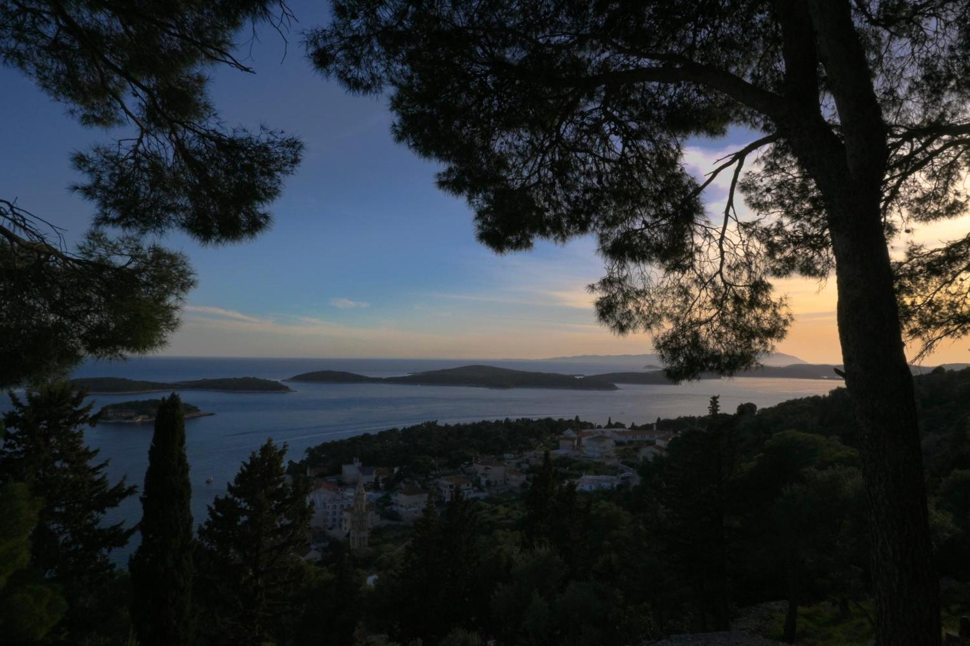 Hotel Fortuna Milna  Bagian luar foto