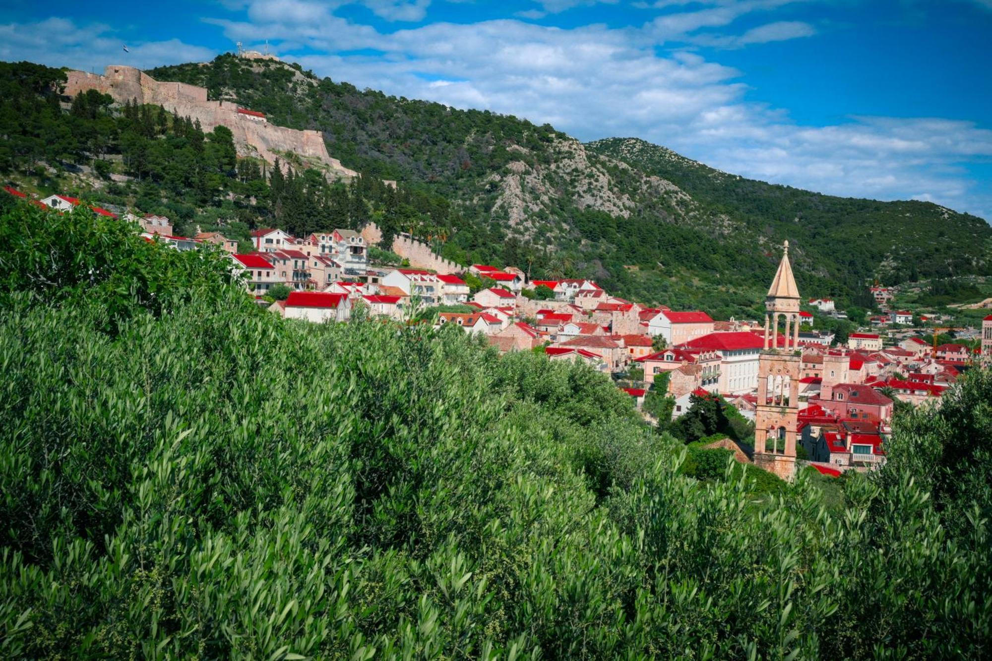 Hotel Fortuna Milna  Bagian luar foto