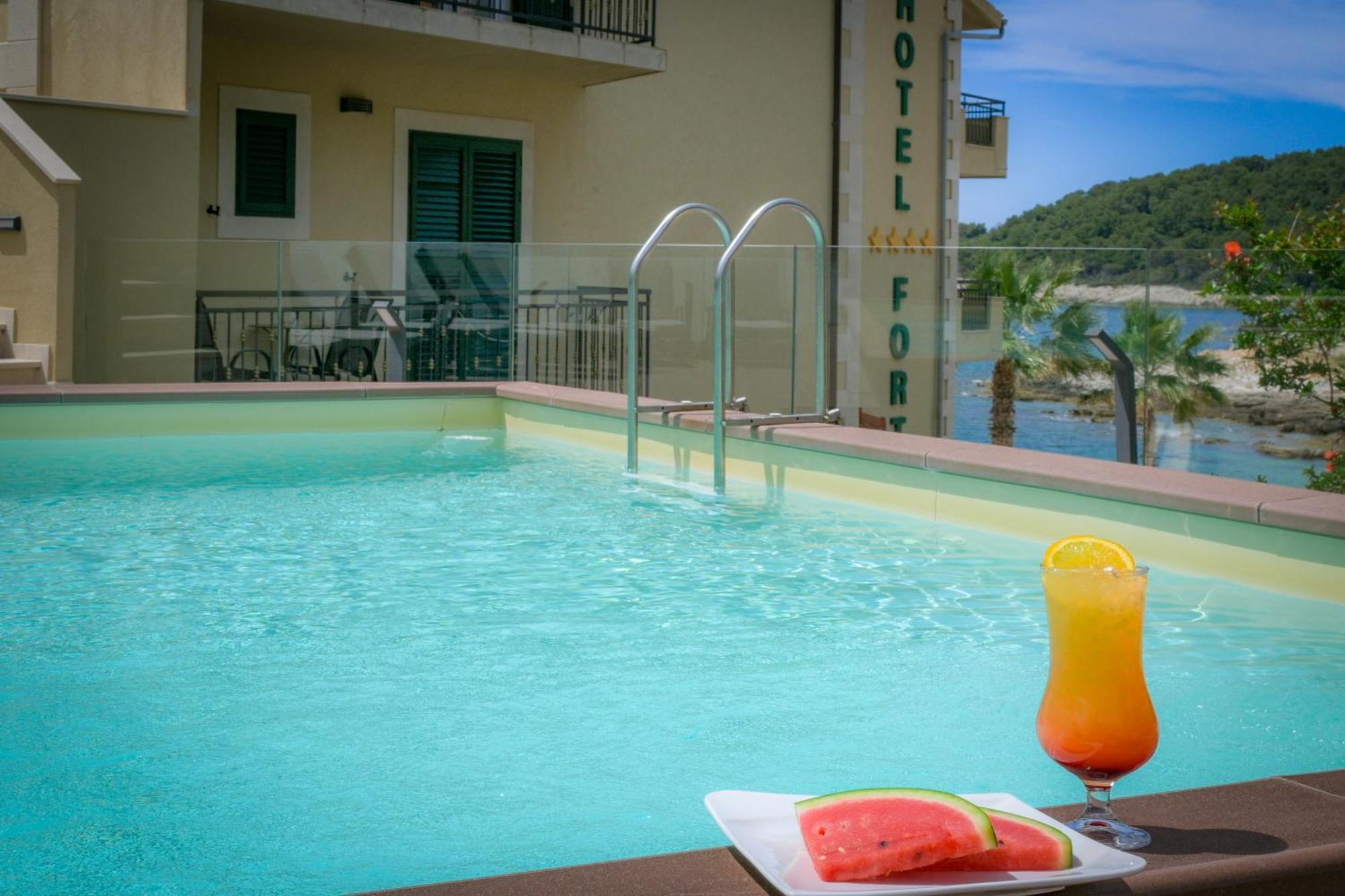 Hotel Fortuna Milna  Bagian luar foto