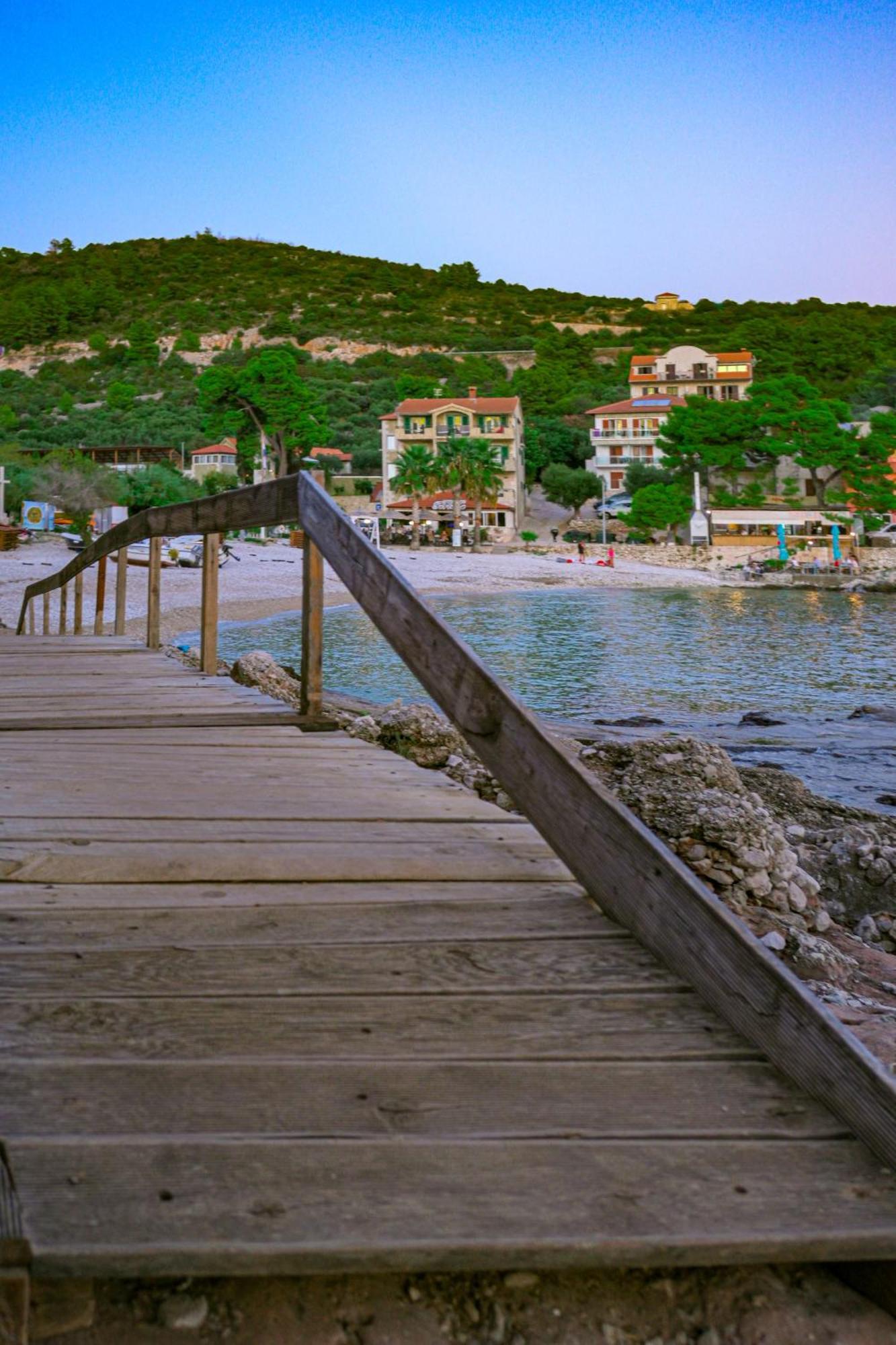 Hotel Fortuna Milna  Bagian luar foto