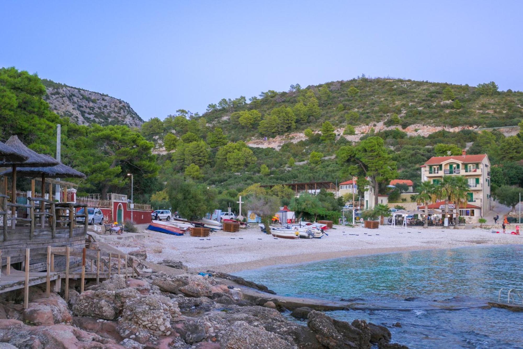 Hotel Fortuna Milna  Bagian luar foto