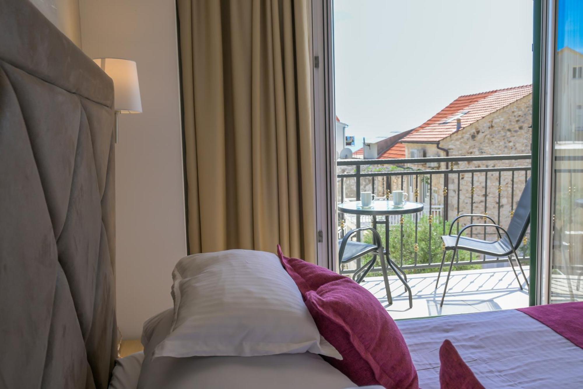 Hotel Fortuna Milna  Bagian luar foto